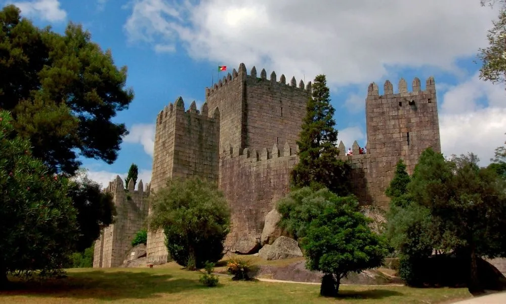 castelo de guimaraes portugal